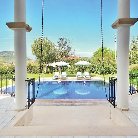 Villa Sleeps 6 Air Con Wifi *